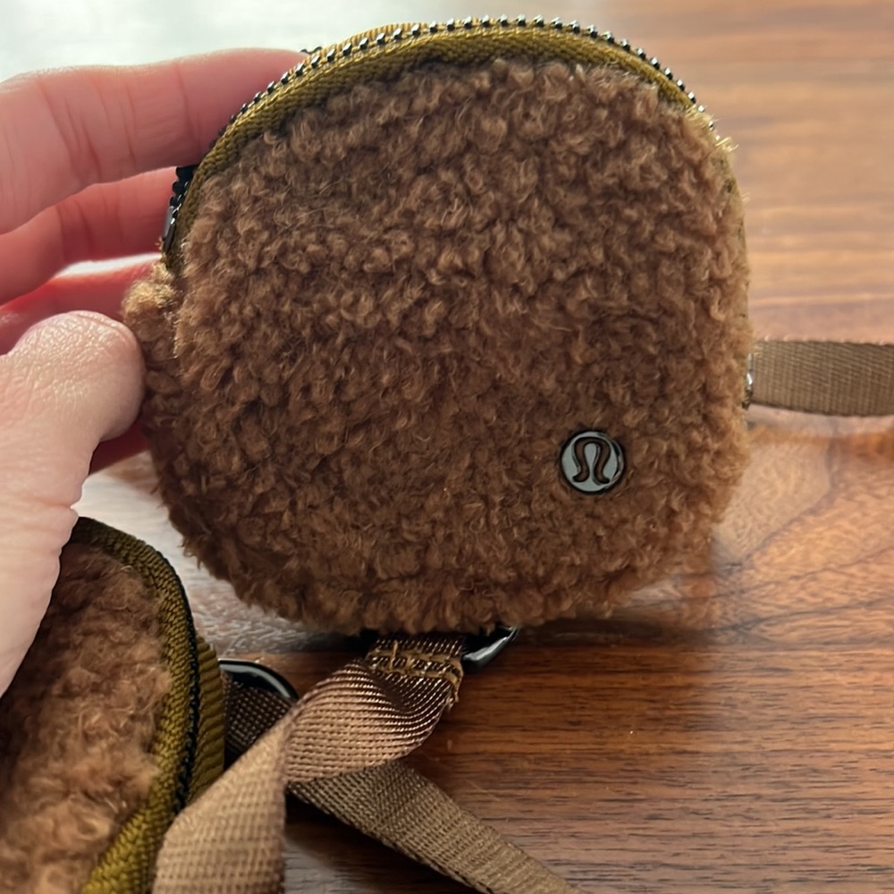 New Without Tags Modular Cellphone Crossbody Lulu… - image 4